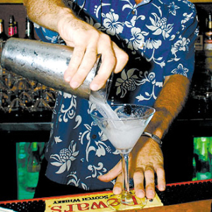 Joe Felix prepares a martini at Indigo. Photo by Rebecca Breyer • The Honolulu Advertiser