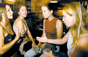 From left, Megan O'Connell, Stormy Havice, Kate Manganaro and Dona Ropp chat at Murphy's Bar & Grill. Photo by Rebecca Breyer • The Honolulu Advertiser